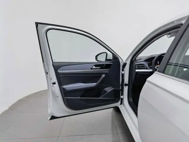 Volkswagen Lavida — Фото автомобиля 8