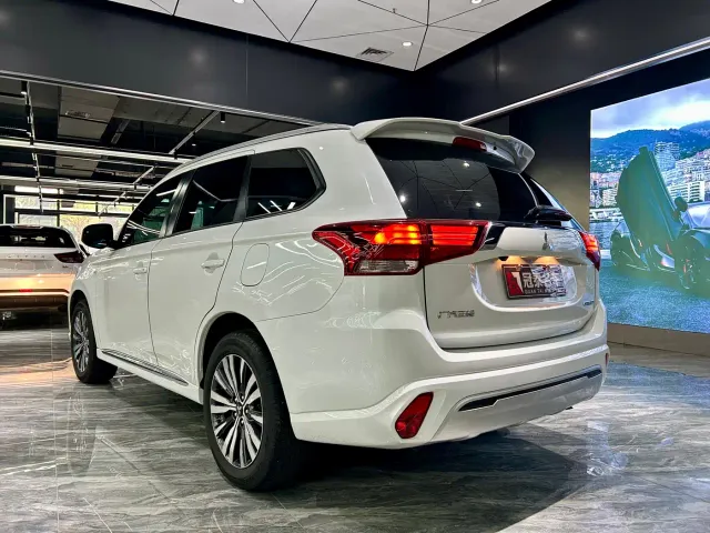 Mitsubishi Outlander — Фото автомобиля 7