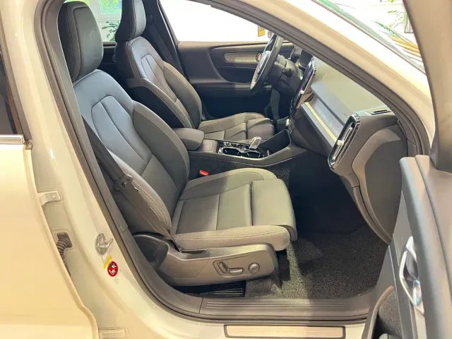 Volvo XC40 — Фото автомобиля 10