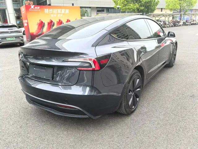Tesla Model 3 — Фото автомобиля 9