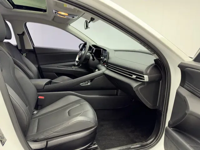 Hyundai Elantra — Фото автомобиля 15