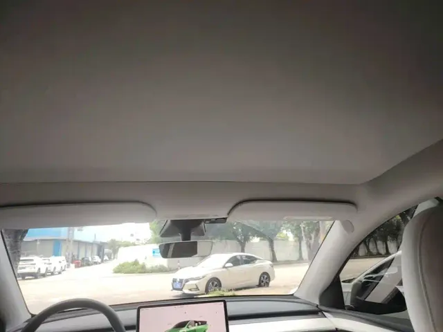 Tesla Model Y — Фото автомобиля 17