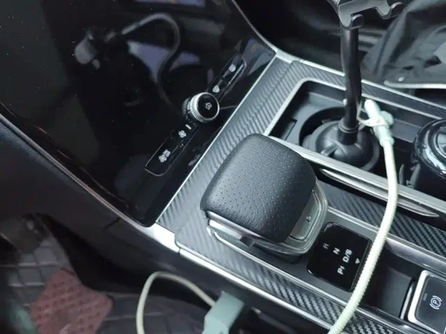 Roewe RX5 — Фото автомобиля 16