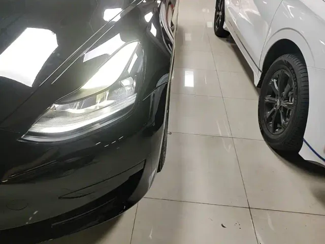 Tesla Model 3 — Фото автомобиля 23