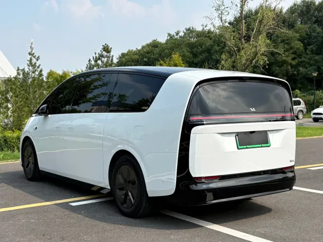 Li Auto MEGA — Фото автомобиля 5