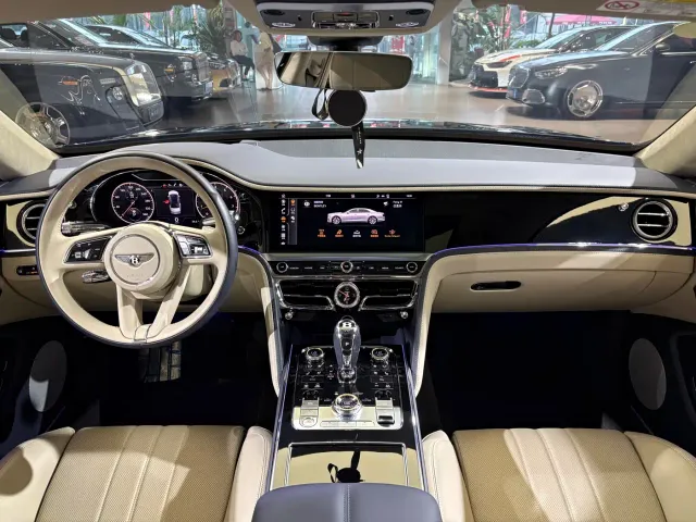 Bentley Flying Spur — Фото автомобиля 13