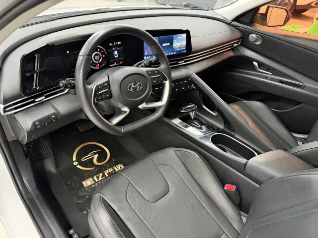 Hyundai Elantra — Фото автомобиля 18