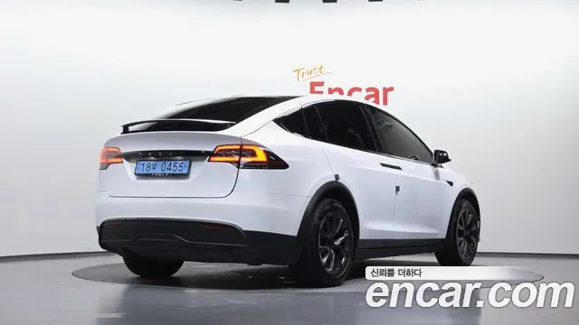Tesla Model X — Фото автомобиля 2
