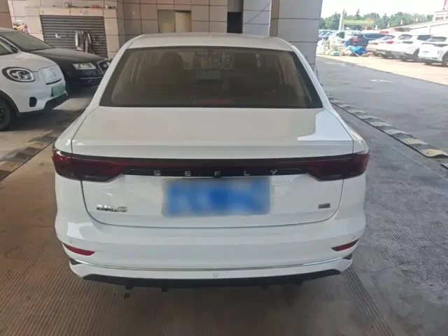 Geely Emgrand — Фото автомобиля 5