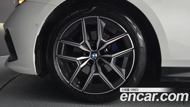 BMW 5-Series — Фото автомобиля 3