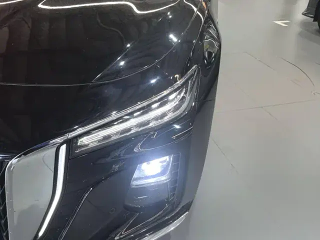 Hongqi H5 — Фото автомобиля 5