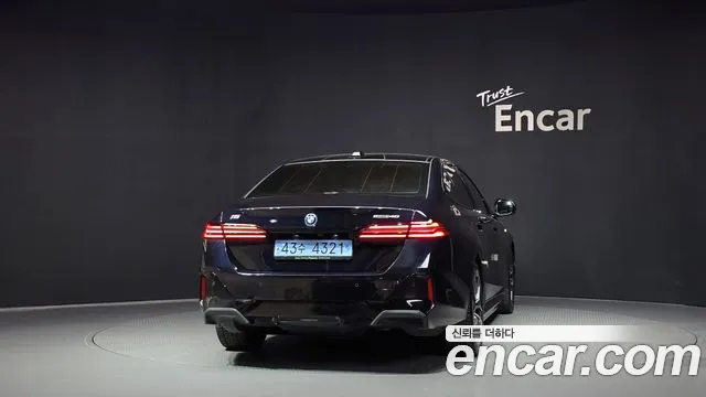BMW i5 G60 — Фото автомобиля 4