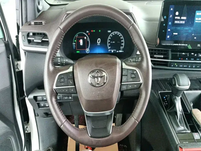 Toyota Sienna — Фото автомобиля 6