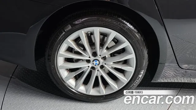 BMW 5 Series G30 — Фото автомобиля 5