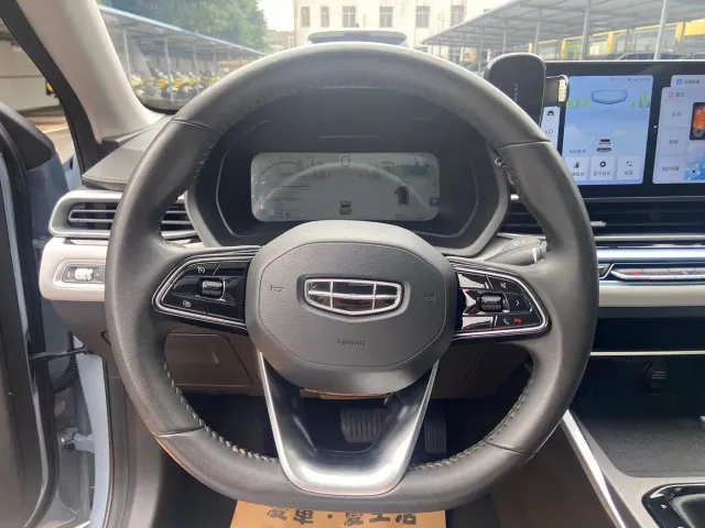 Geely Emgrand — Фото автомобиля 17