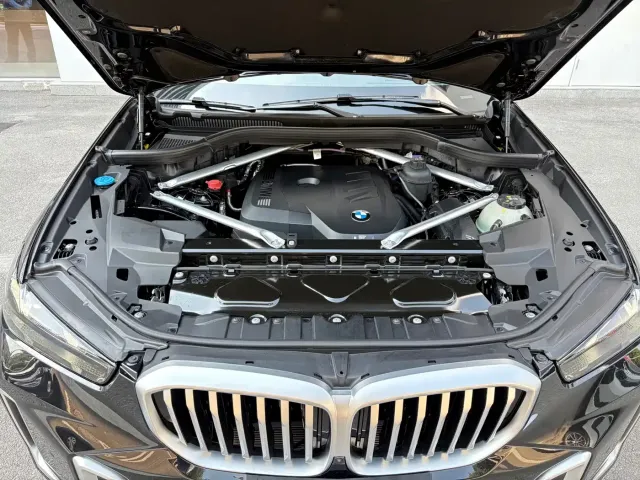 BMW BMW X5 2023 xDrive 30Li Premium M Sport Package — Фото автомобиля 8