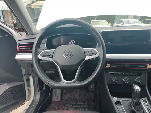 Volkswagen Lavida — Фото автомобиля 10