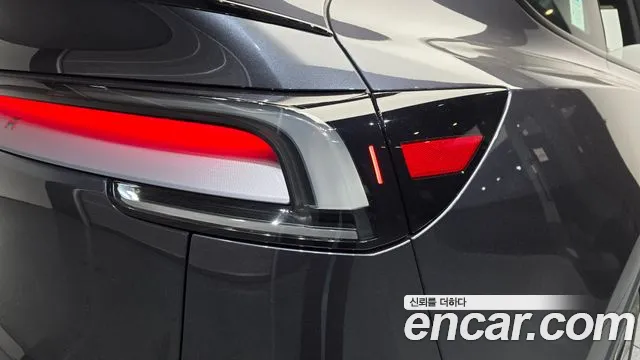 Tesla Model Y — Фото автомобиля 8