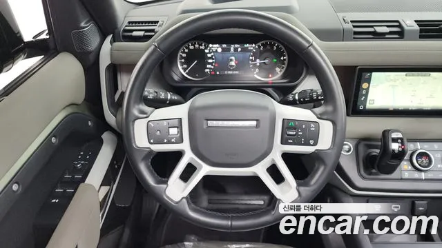 Land Rover Defender — Фото автомобиля 13