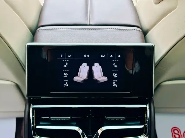 Bentley Flying Spur — Фото автомобиля 11