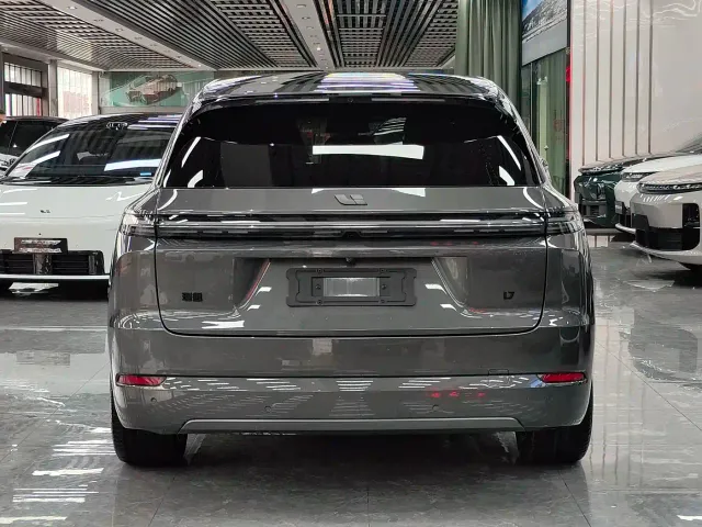 Li Auto L7 — Фото автомобиля 15