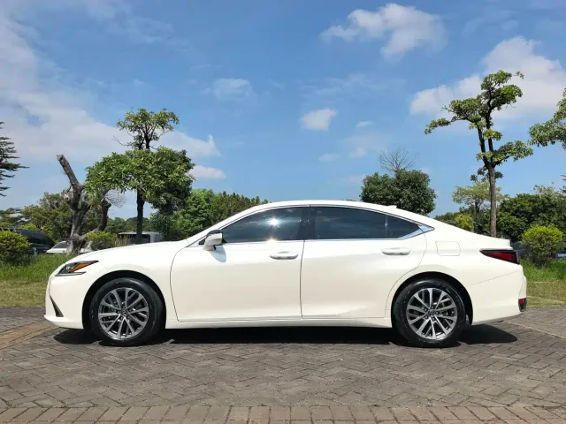 Lexus ES — Фото автомобиля 5