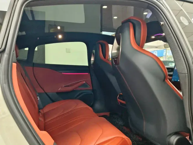 Xiaomi SU7 — Фото автомобиля 21