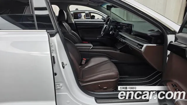 Hyundai Grandeur Grandeur (GN7) 2.5 Бензин 2WD — Фото автомобиля 11
