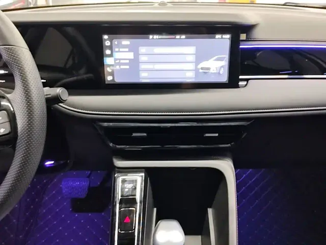 Roewe i5 — Фото автомобиля 12