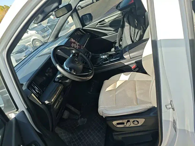 GAC Trumpchi M8 — Фото автомобиля 14