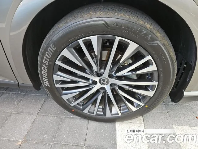 Lexus RX RX450h+ 5th Gen — Фото автомобиля 5
