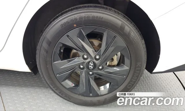 Hyundai Avante CN7 — Фото автомобиля 6