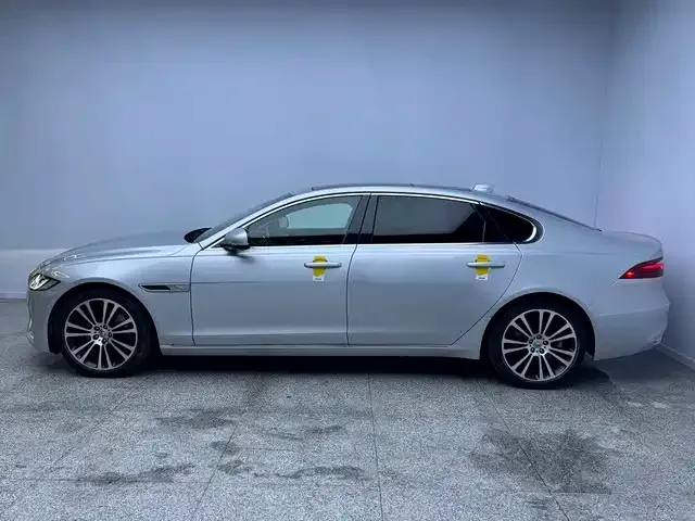 Jaguar XFL — Фото автомобиля 11