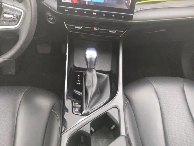 Roewe i5 — Фото автомобиля 16