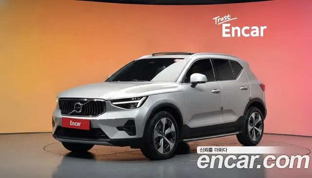 Фотография автомобиля — Volvo XC40