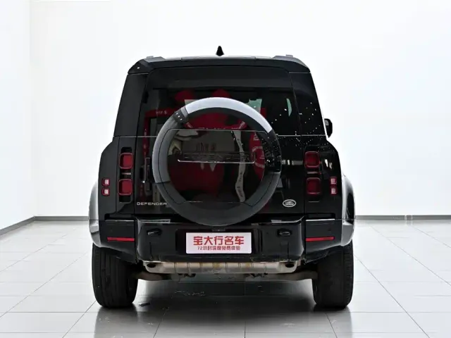 Land Rover Defender — Фото автомобиля 8