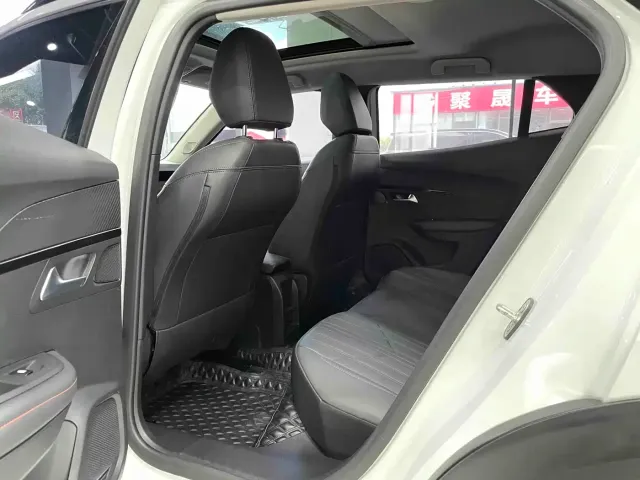 Peugeot 2008 — Фото автомобиля 10