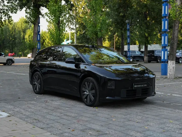 Li Auto i6 — Фото автомобиля 3