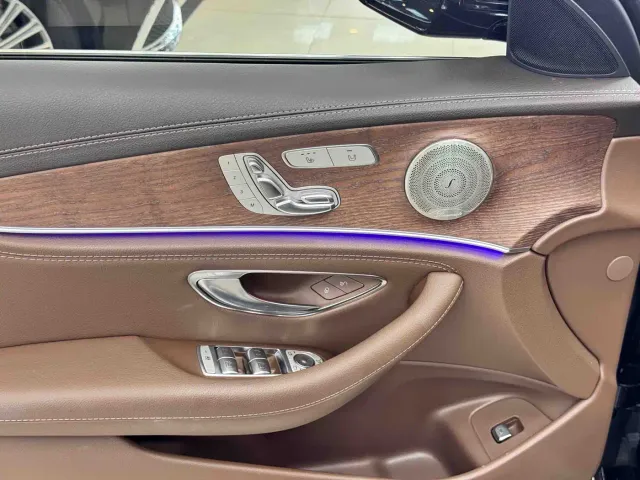 Mercedes-Benz E-Class — Фото автомобиля 12