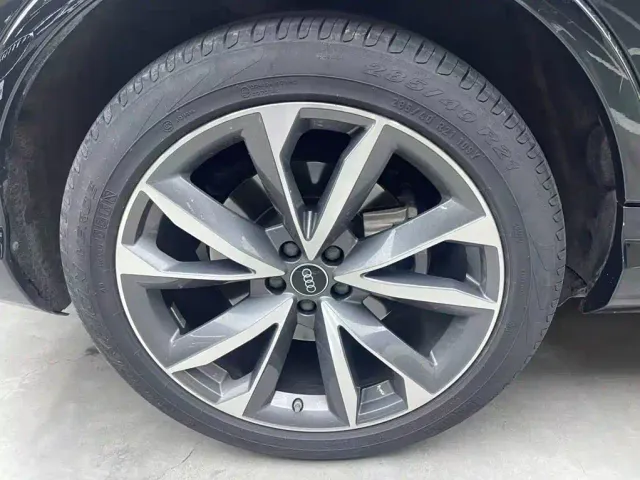 Audi Q7 — Фото автомобиля 12