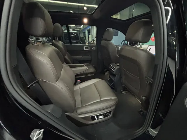 Li Auto L8 — Фото автомобиля 19