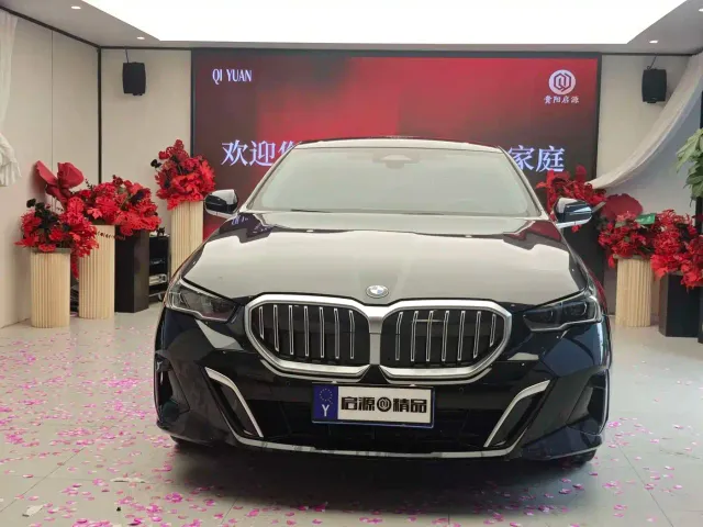 BMW 5 Series — Фото автомобиля 2