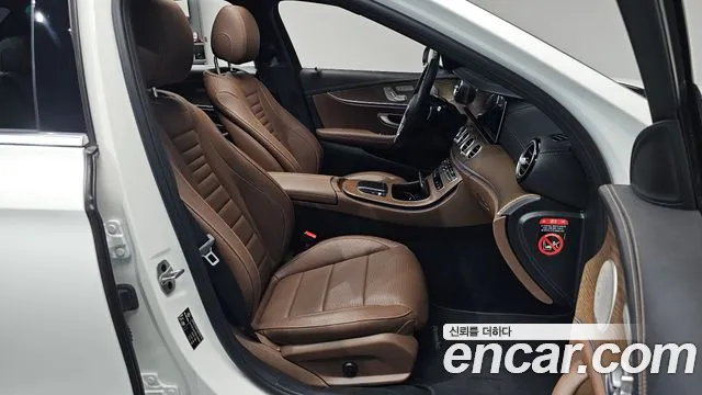 Mercedes-Benz E-Class — Фото автомобиля 25