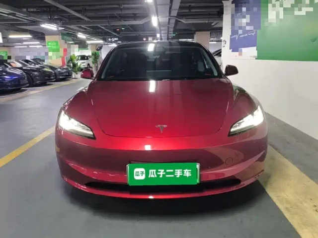 Tesla Model 3 — Фото автомобиля 2