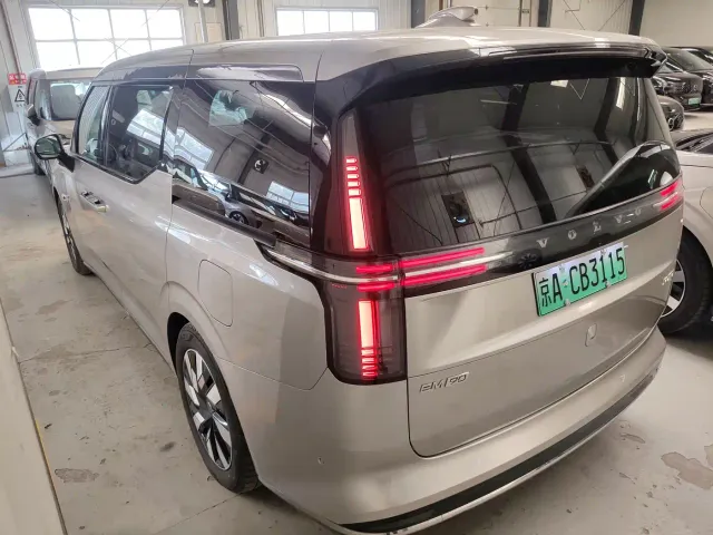 Volvo EM90 — Фото автомобиля 6