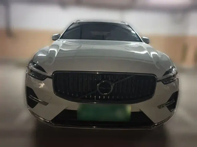 Volvo XC60 — Фото автомобиля 2