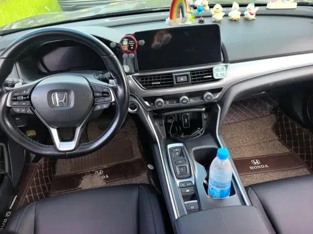 Honda Accord — Фото автомобиля 12