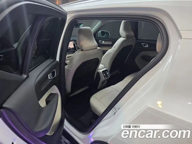 Вольво XC40 B4 Ultra Bright — Фото автомобиля 11
