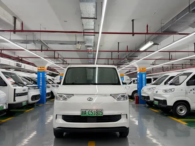 Ruichi New Energy EC75 — Фото автомобиля 2