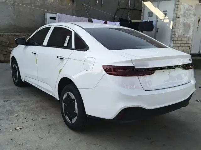 Geely Geometry A — Фото автомобиля 4
